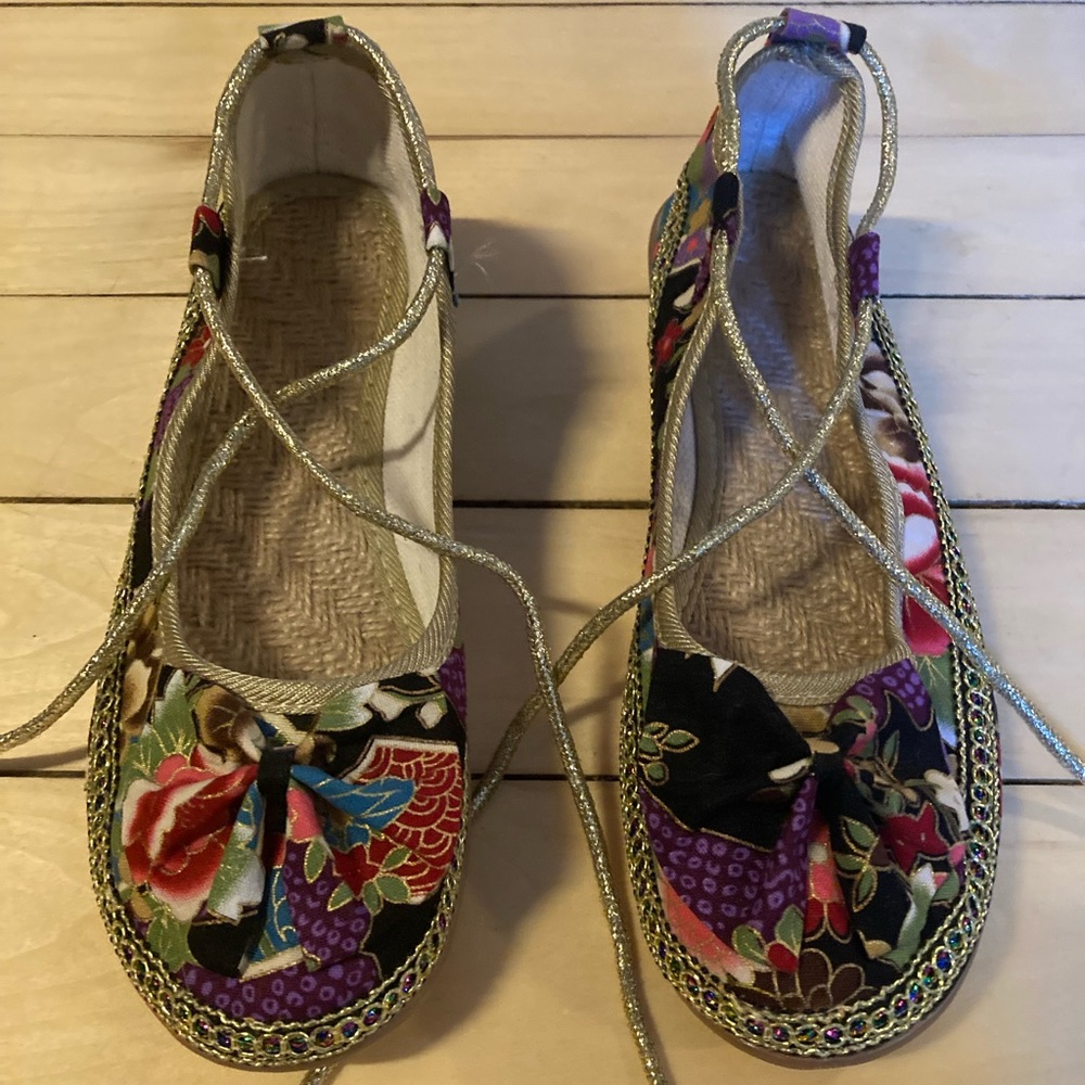 Embroidered slip on Shoes